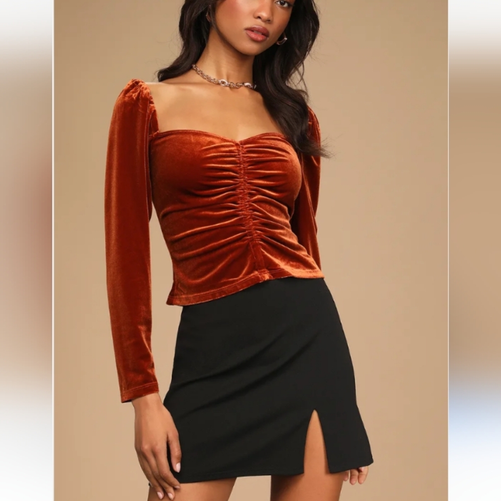 ASTR the label Vanya Top NWT Rust Velvet Ruched Long Sleeves Size Large